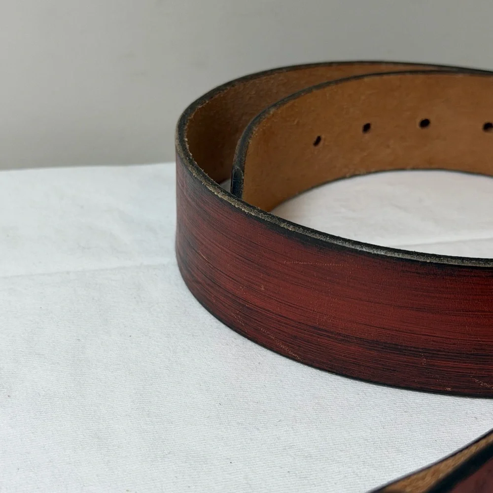 Made in USA Size 32 Genuine Saddle Leather Western Cowboy Belt with Belt Buckle